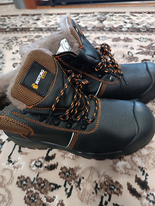 Продам летнюю спецобувь и робу