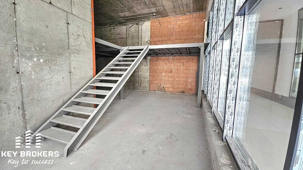 Дава се под наем Офис в Бургас, Славейков - 93 кв.м за 1122 € - Снимка #1