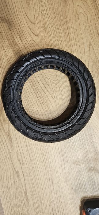 Чисто нова твърда  бандажна гума за тротинетка 10×2.5