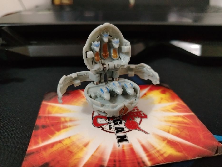Lot 1 figurine bakugan