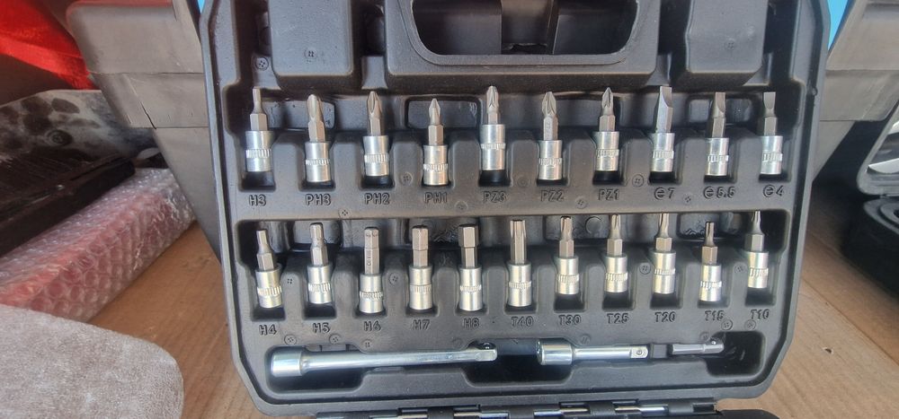 Продам набор ключей.