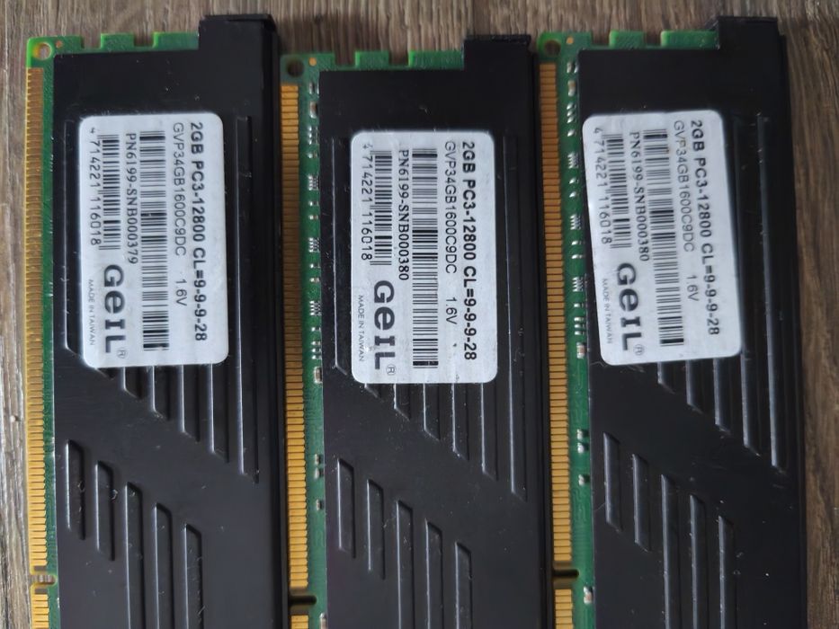 5 buc DDR3 de 2 GB RAM Geil, Samsung și Micron Technology
