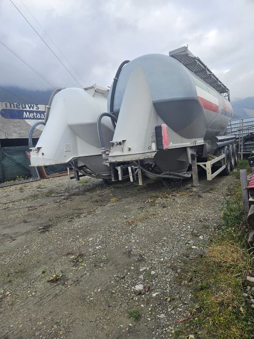 Vând ansambluri  cimentruc