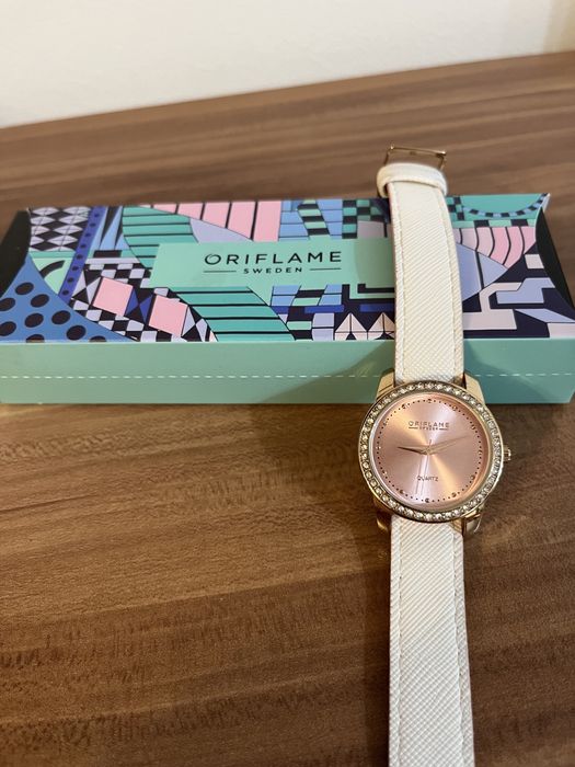 Часовник с батерия Oriflame