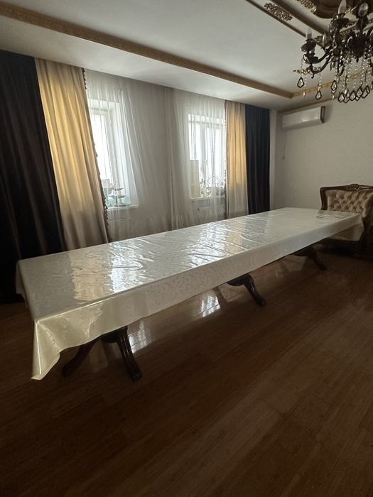 Продается гостинный стол