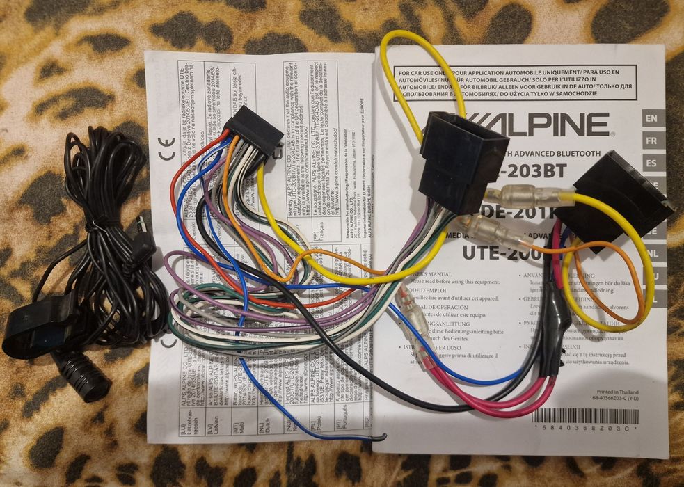 Магнитола Alpine UTE-200BT
