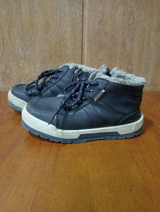 Продаю детские ботинки от т 2-8лет