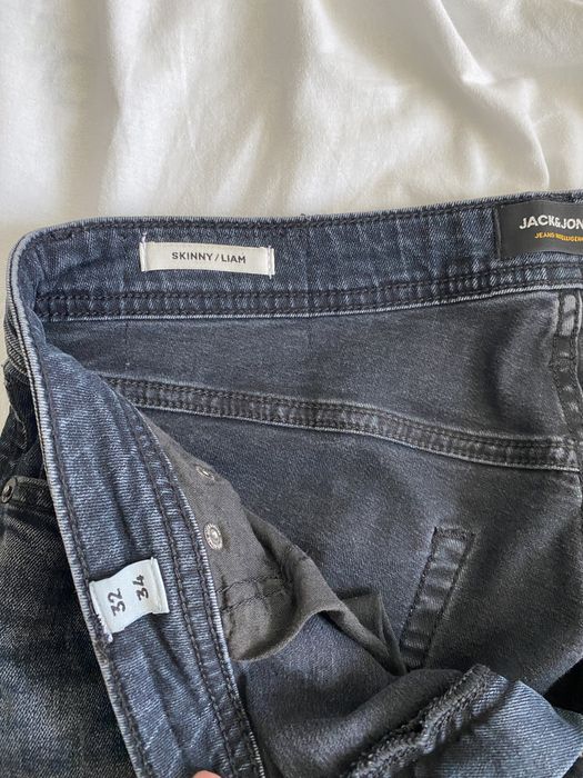 Vând blugi Jack&Jones