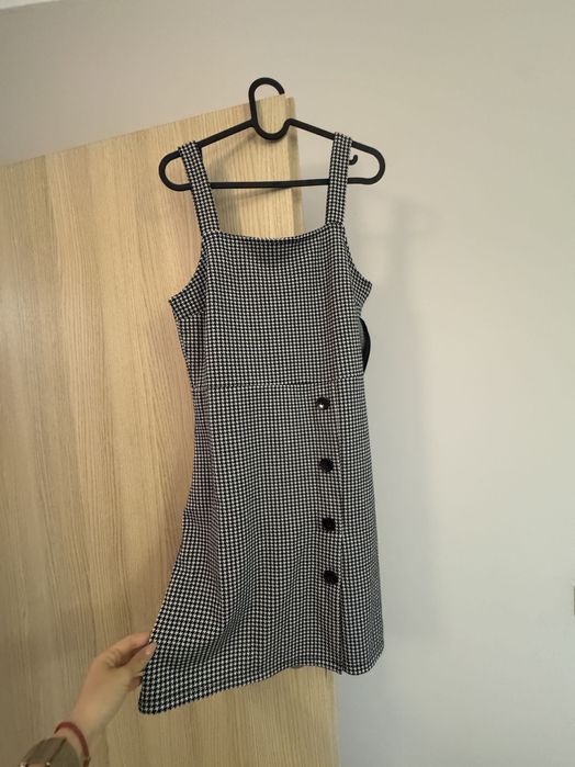 Есенна рокля бяло и черно