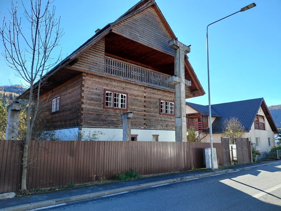 Vând Casa  in Câmpeni