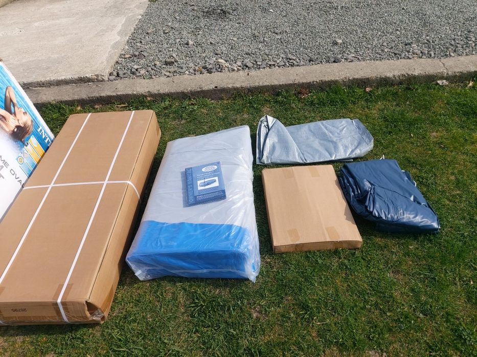 Vând piscina 2000 RON