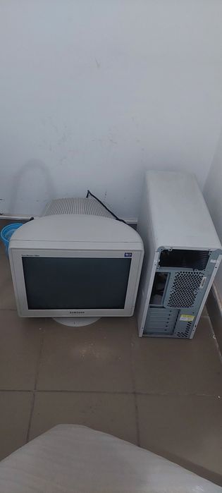 «Ретро ЭЛТ монитор Samsung SyncMaster 793DF 17" (85 Гц, плоский экран)