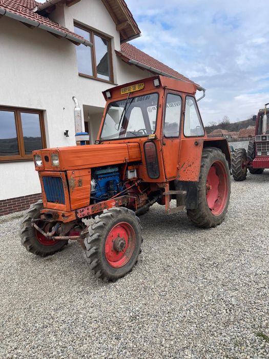 Vând universal 651 DT