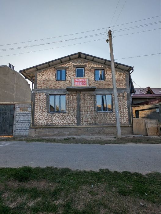 ДУРМОНДА СРОЧНО Участка 2 этажный сотилади. Нархи келишилади..