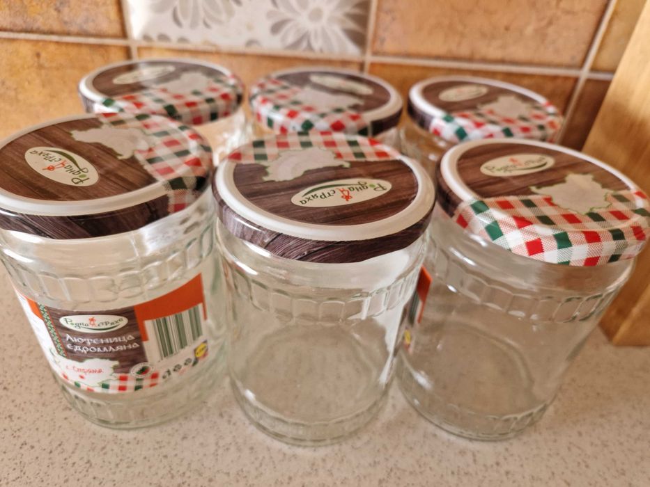 Буркани с капачки различни видове