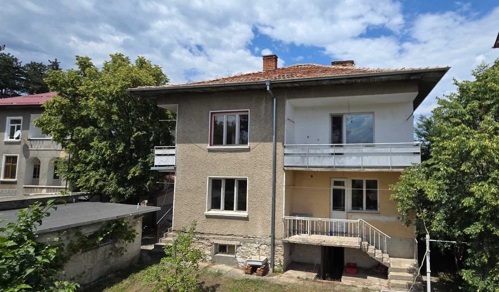 Продава се Къща в Велинград - 227 кв.м за 956 €/кв.м - Снимка #1