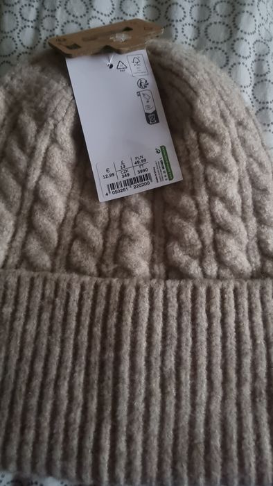 Căciulă de damă  nouă