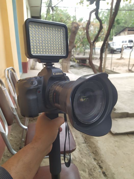 Canon EOS 5D Mark 2 sotiladi