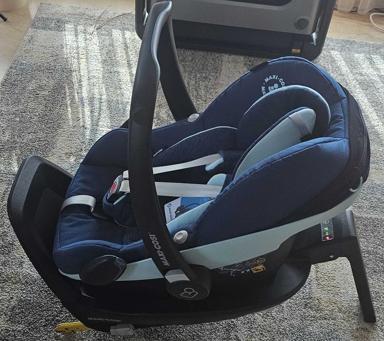 Столчета за кола Maxi-Cosi Pearl Pro 2 i-Size Authentic Graphite + Maxi-Cosi Pebble Pro i-Size Essential Blue + Maxi-Cosi База ISOFIX FamilyFix 3
