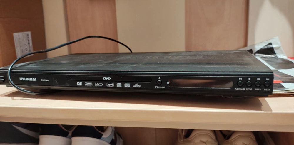 DVD плеър Hyundai dv-7000