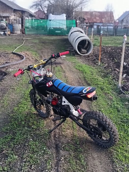 Vând cross și trotinetă electrică