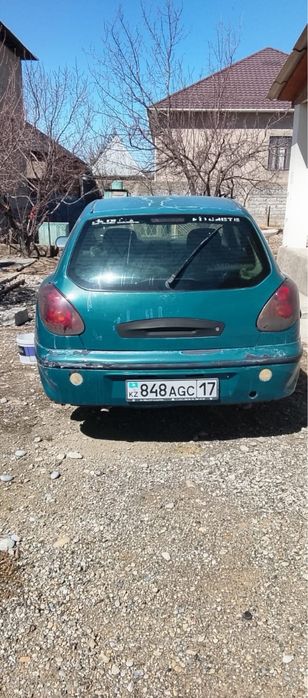 Машина Fiat Bravo