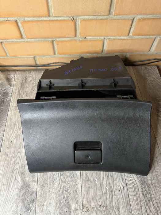 Бардачок Пежо 307