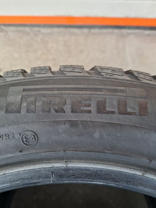 Зимни гуми 2 броя PIRELLI SottoZero3 215 55 R17 дот 2818