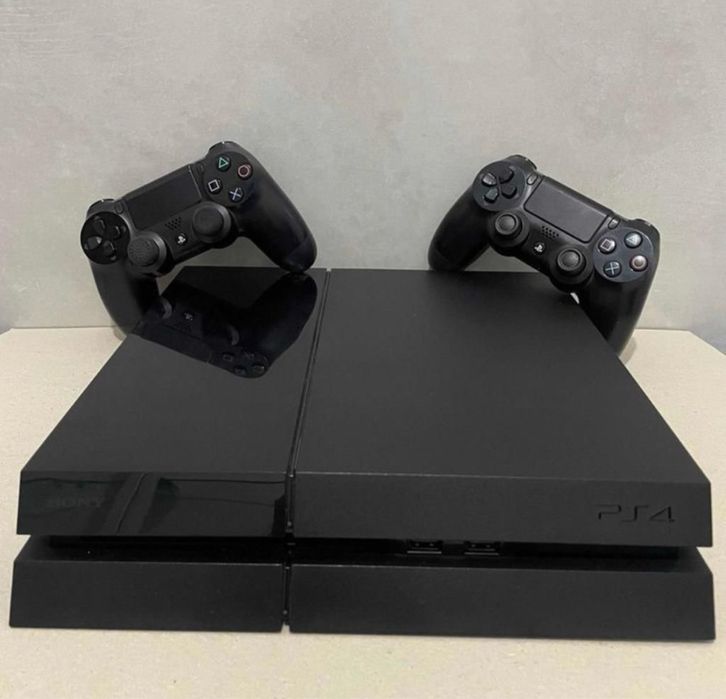 PlayStation 4 + 2 геймпада + игры