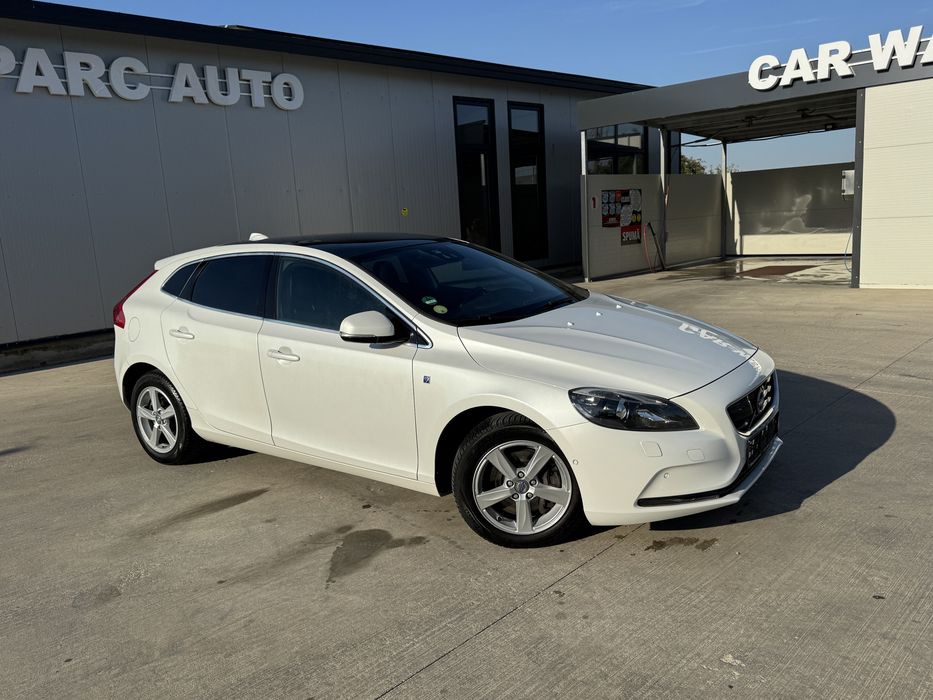 Volvo V40 Ocean Race/panorama/camera/distronic/lane/side/190cp/rate/garantie