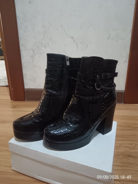 Продам женскую обувь