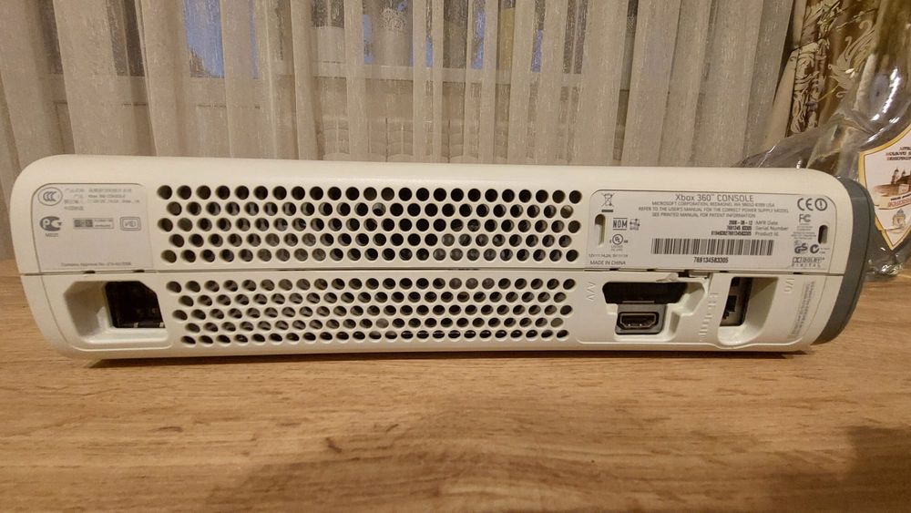 Vând Xbox 360 în stare perfecta cu jocuri