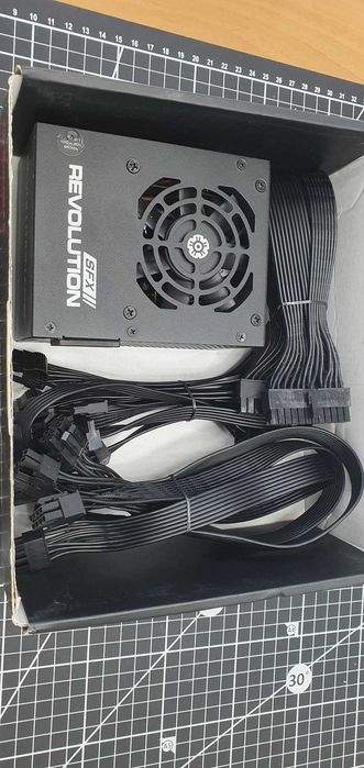 Sursa Enermax Revolution SFX, 650W, full modulara, PFC Activ, 80 Plus Gold.
