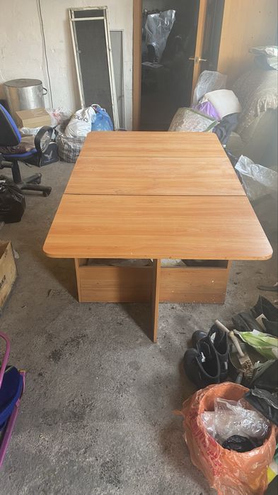 Продам стол книжка