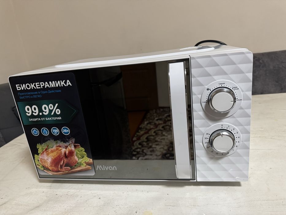 Микроволновая печь белая Mivan