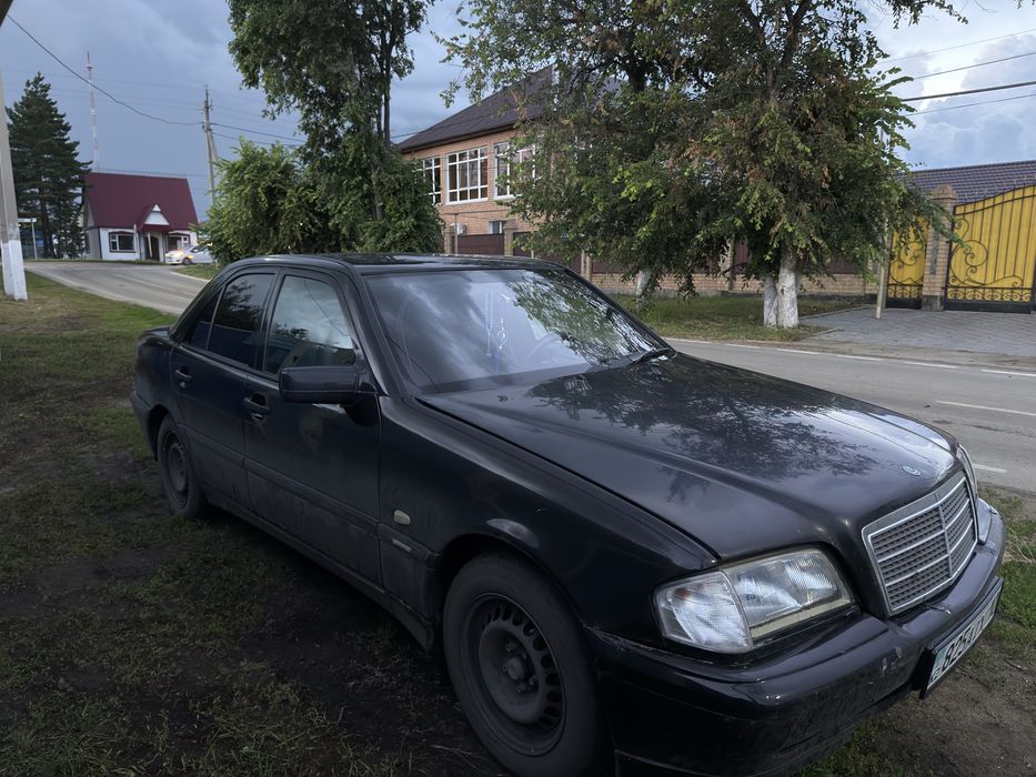 Продам машину мерседес С180