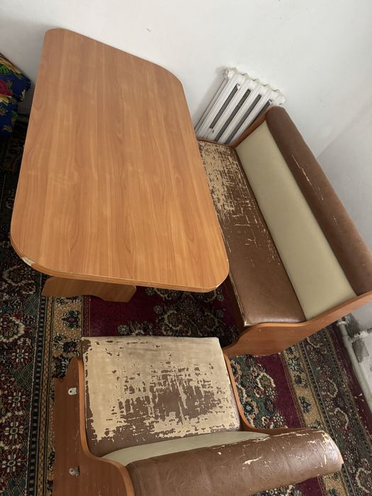 Продаю кухонный стол