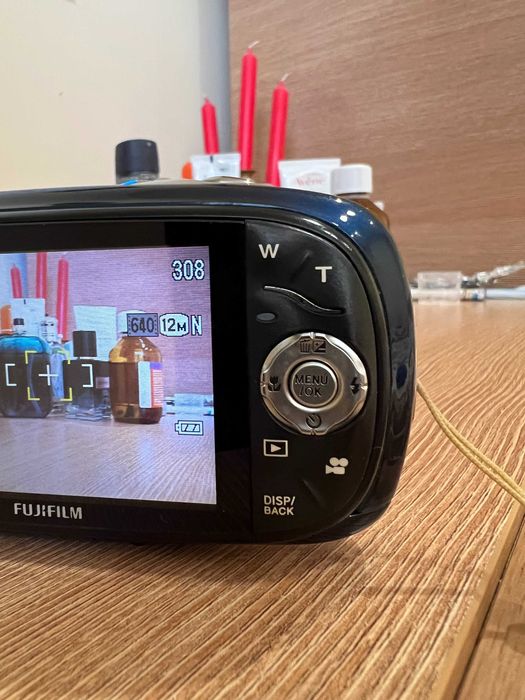 Фотоапарат Fujifilm 12 Mp с подаръци