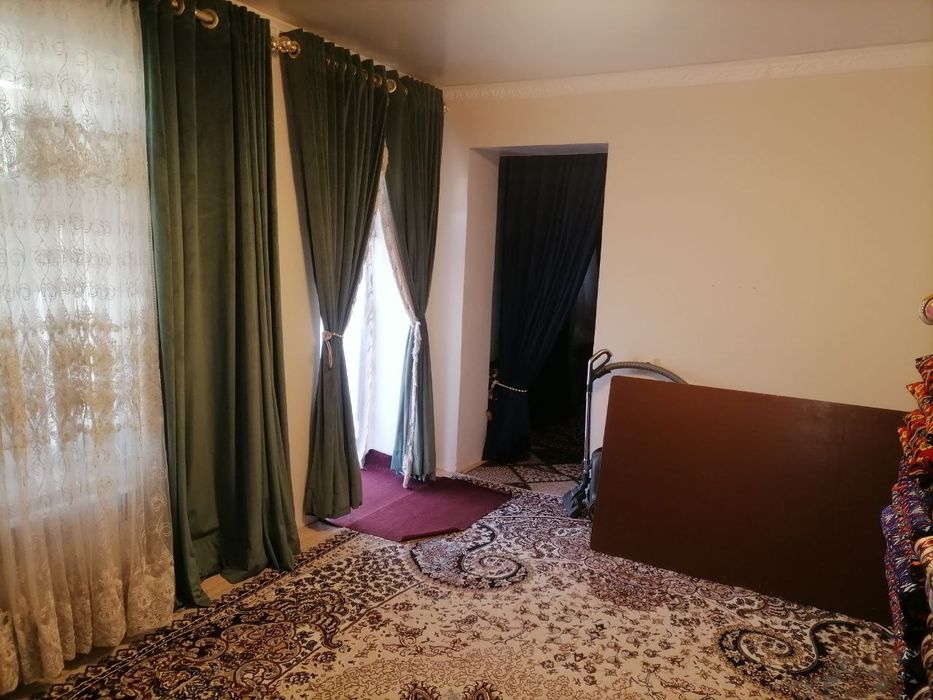 Mahallada Naviy ko'chasida uy sotiladi