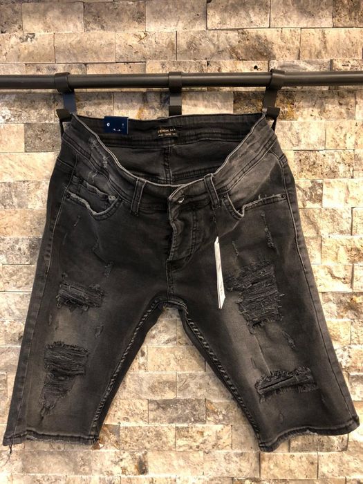 Vând blugi diferite culori