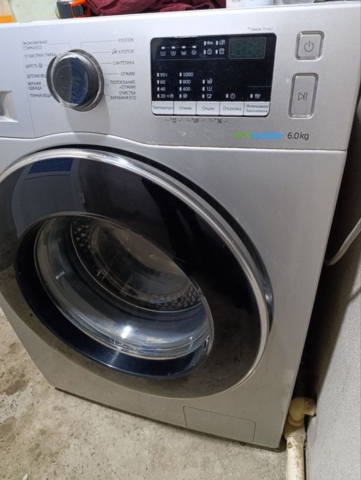 Kir yuvish mashinasi sotiladi.