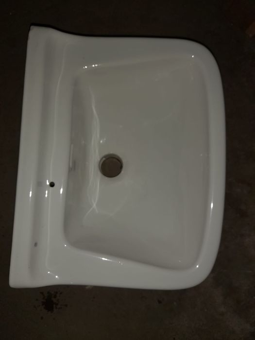 Тоалетна чиния и мивка,порцелан, нови, бели