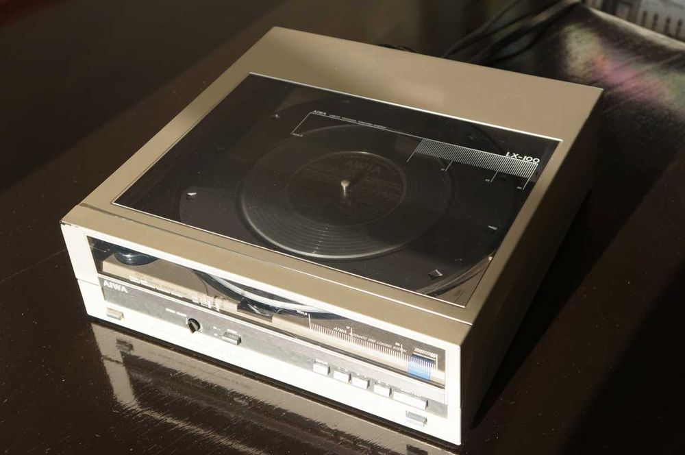 Тангенциален грамофон AIWA LX-100