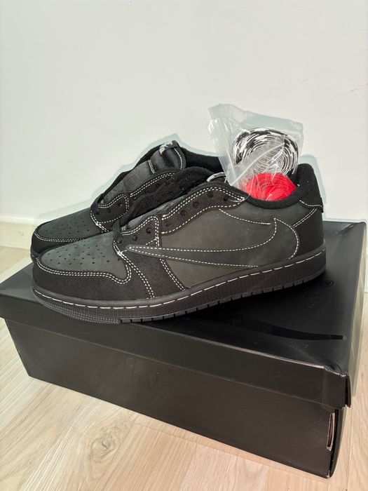 Nike travis scott cu eticheta