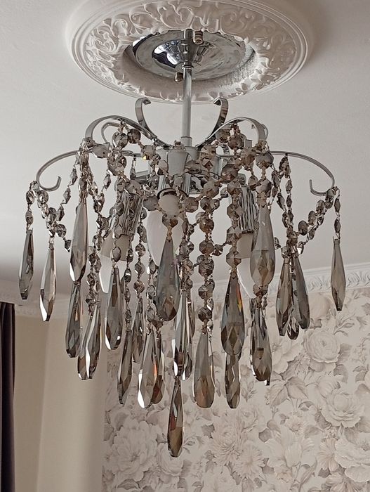 Продам люстру хрустальную
