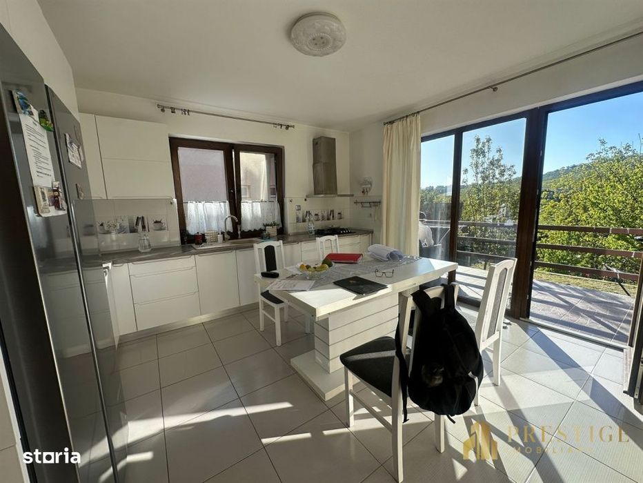 Casa moderna cu teren 1308 mp de vanzare pe str. Gh. Doja - Oradea
