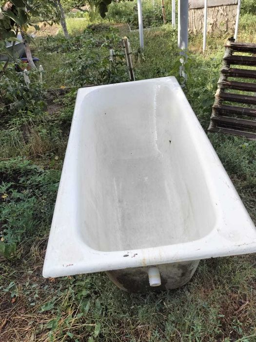 Продам чугунную ванну                  .