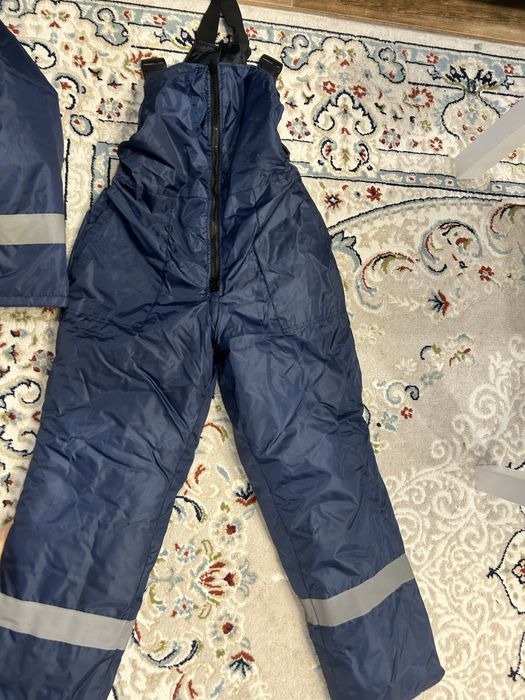 Продам теплую спец одежду.