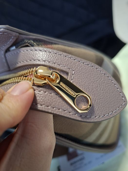 Geanta de mana Burberry model 2025