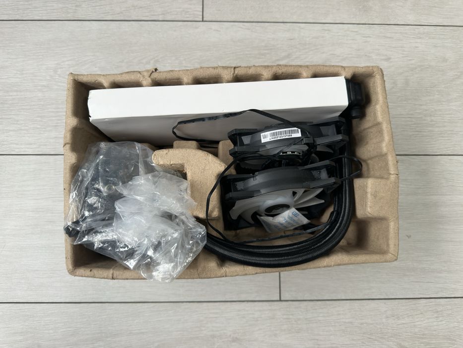 Cooler MSI MAG CoreLiquid 240R – AIO 240mm RGB – Stare excelentă